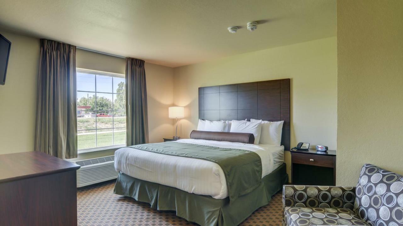 Cobblestone Inn & Suites-Kersey エクステリア 写真