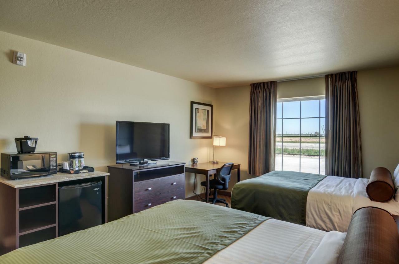 Cobblestone Inn & Suites-Kersey エクステリア 写真
