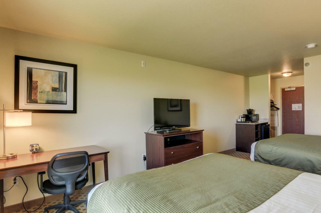 Cobblestone Inn & Suites-Kersey エクステリア 写真