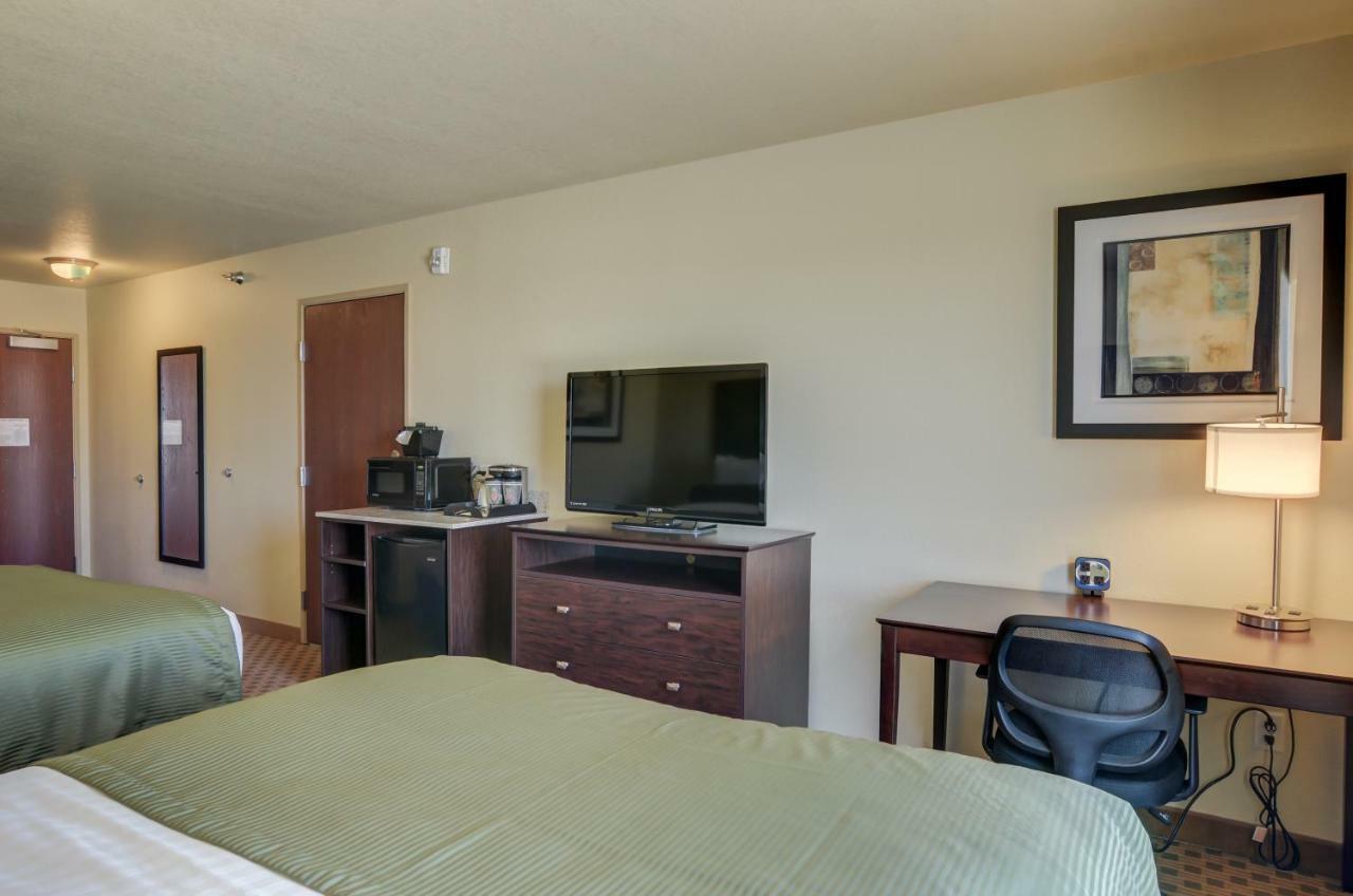 Cobblestone Inn & Suites-Kersey エクステリア 写真