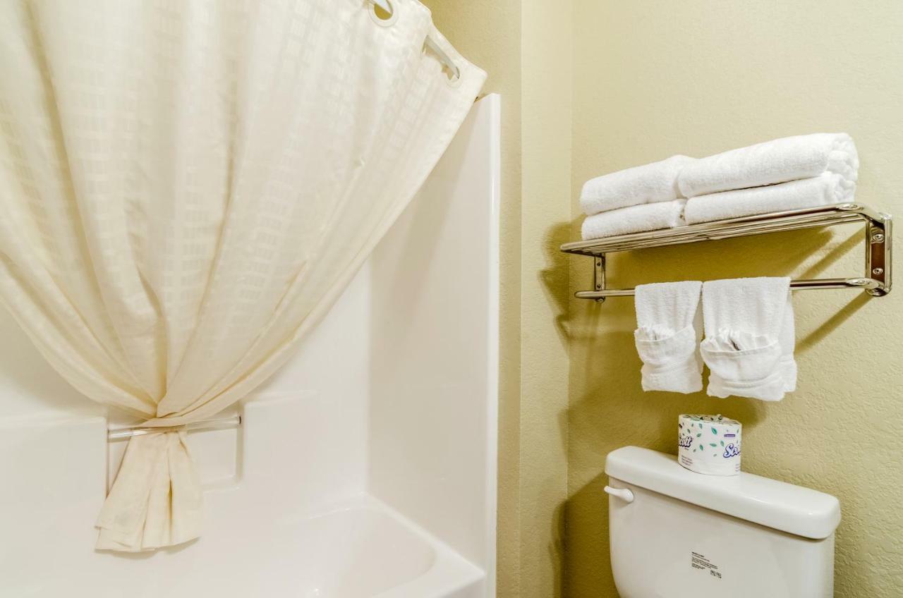 Cobblestone Inn & Suites-Kersey エクステリア 写真