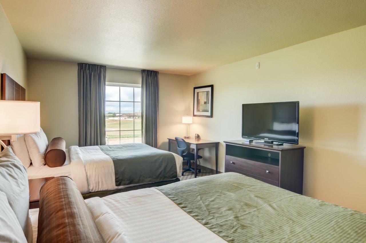 Cobblestone Inn & Suites-Kersey エクステリア 写真