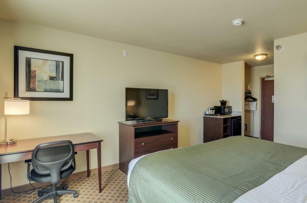 Cobblestone Inn & Suites-Kersey エクステリア 写真