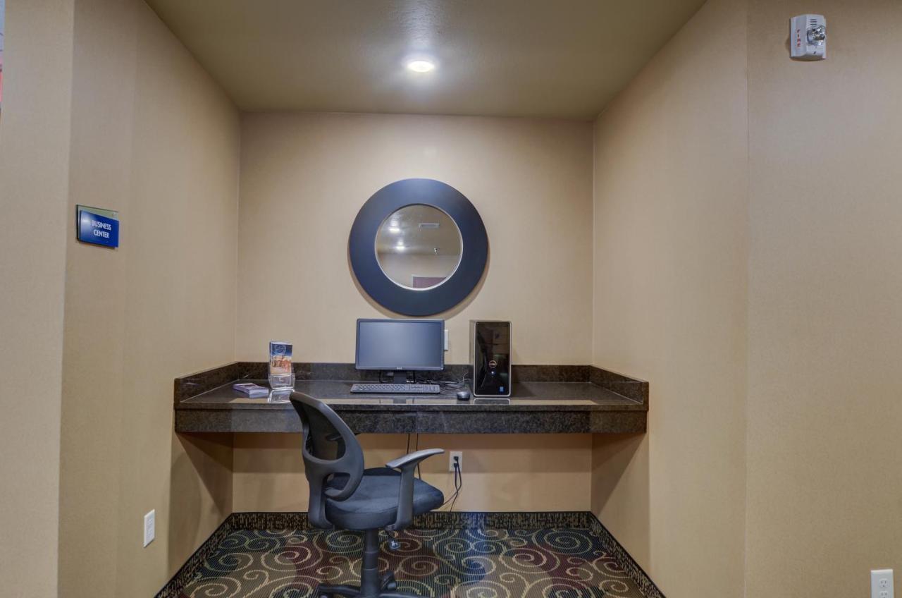 Cobblestone Inn & Suites-Kersey エクステリア 写真