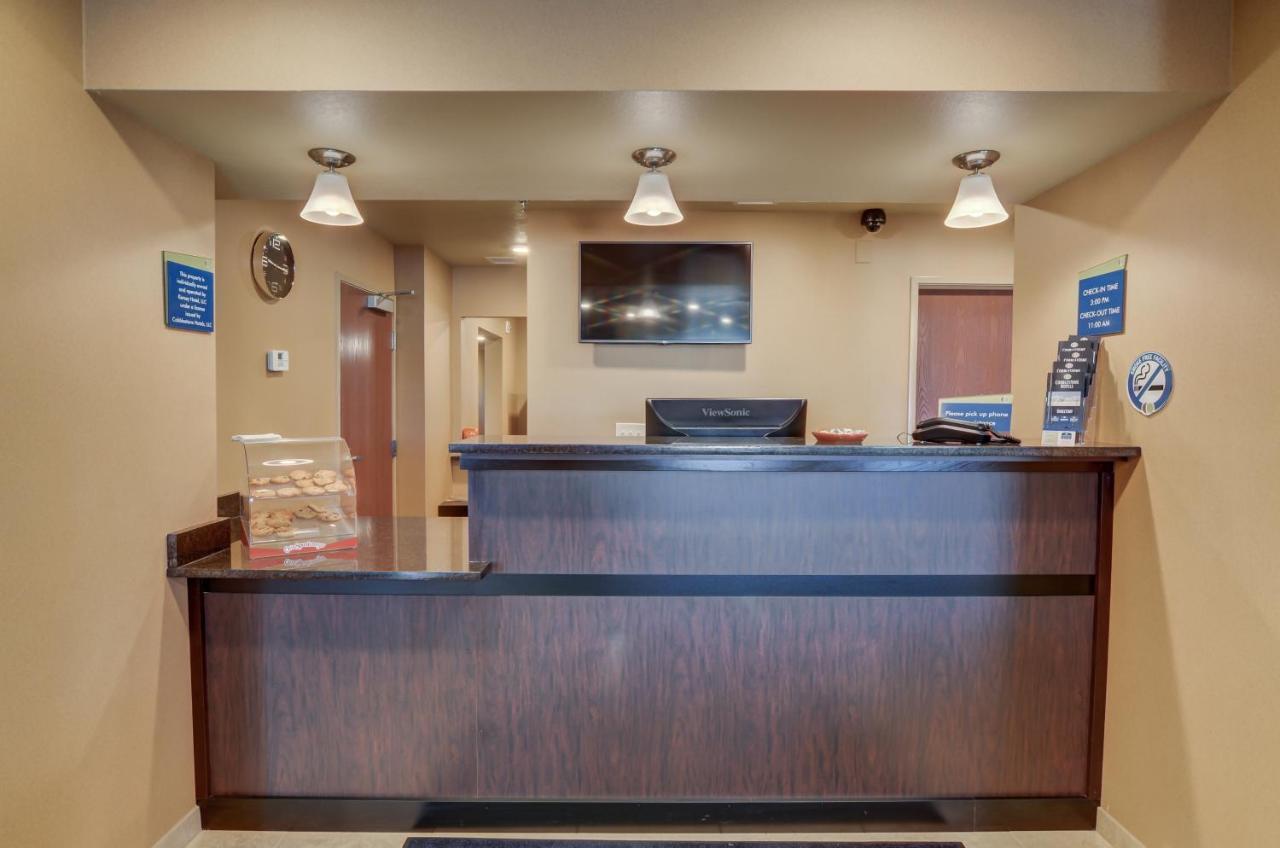 Cobblestone Inn & Suites-Kersey エクステリア 写真