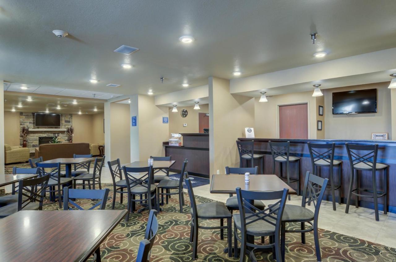 Cobblestone Inn & Suites-Kersey エクステリア 写真